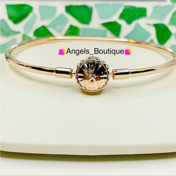 New Pandora Winter 2022 Rose Gold Moments Sparkling Snowflake Clasp Bangle - Picture 9 of 10